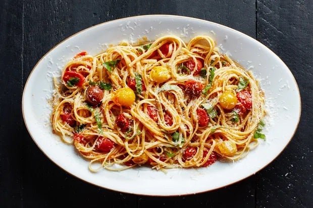 Spaghetti with tomatoes, basil and Libellula Extra Virgin olive oil